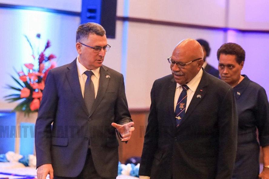 İsrail Dışişleri Bakanı Gideon Saar ve Fuji Başbakanı Sitiveni Rabuka