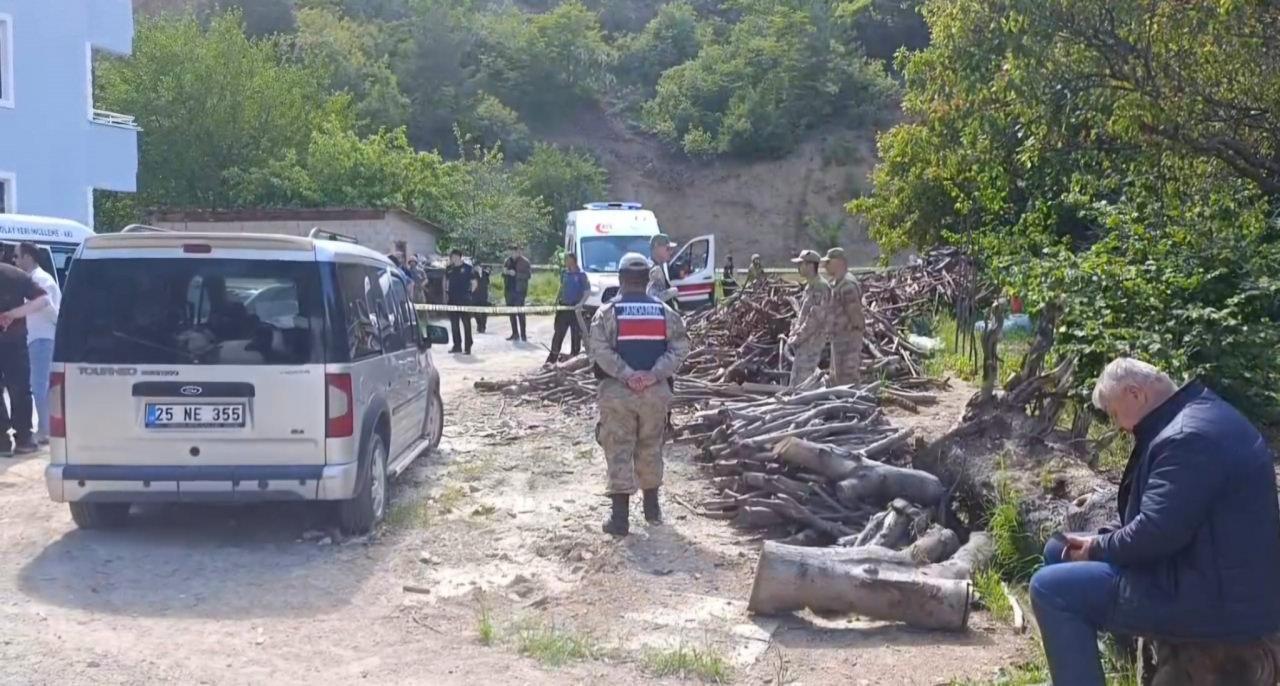  Eşini odunla döverek öldürdü.