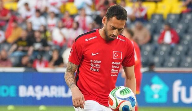 Anlaşma var mı? Milli ma&ccedil; sonrası Hakan &Ccedil;alhanoğlu'na Fenerbah&ccedil;e sorusu! 