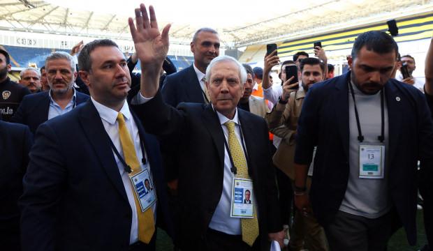 Aziz Yıldırım k&uuml;rs&uuml;den seslendi! "Eğer yarın Hakan Safi se&ccedil;ilirse..."