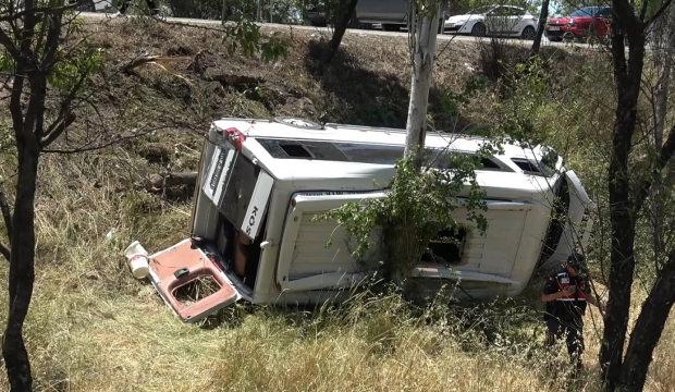 Balıkesir haberleri Balıkesir’de can pazar! Minibüs şarampole yuvarlandı: 14 yaralı
