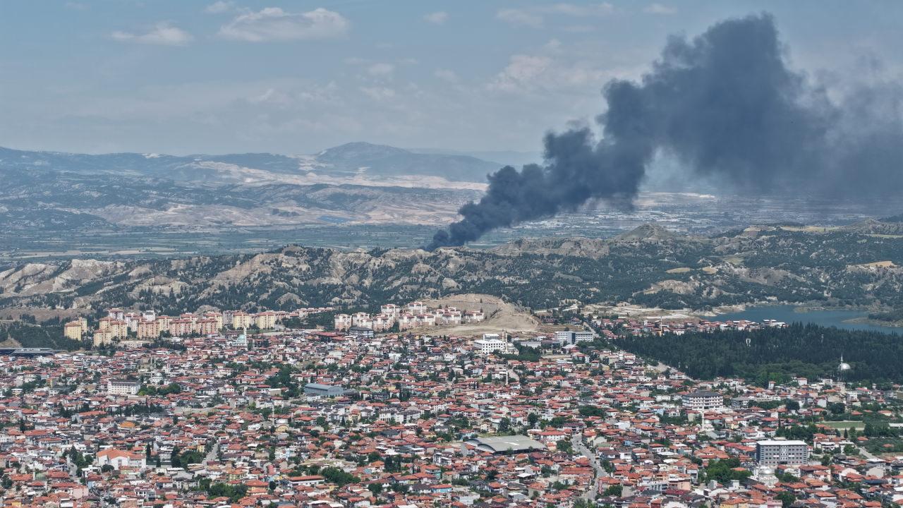 Kauçuk fabrikasında korkutan yangın.