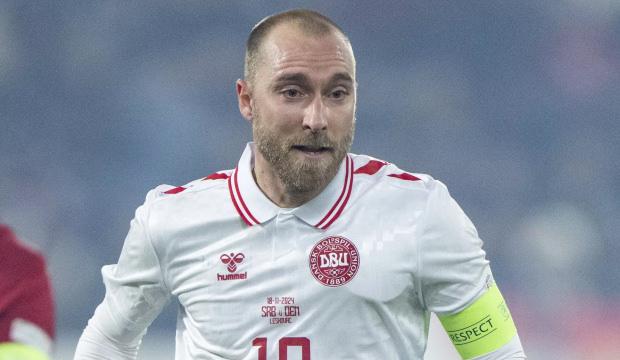 Christian Eriksen ma&ccedil; esnasında yere yığıldı!