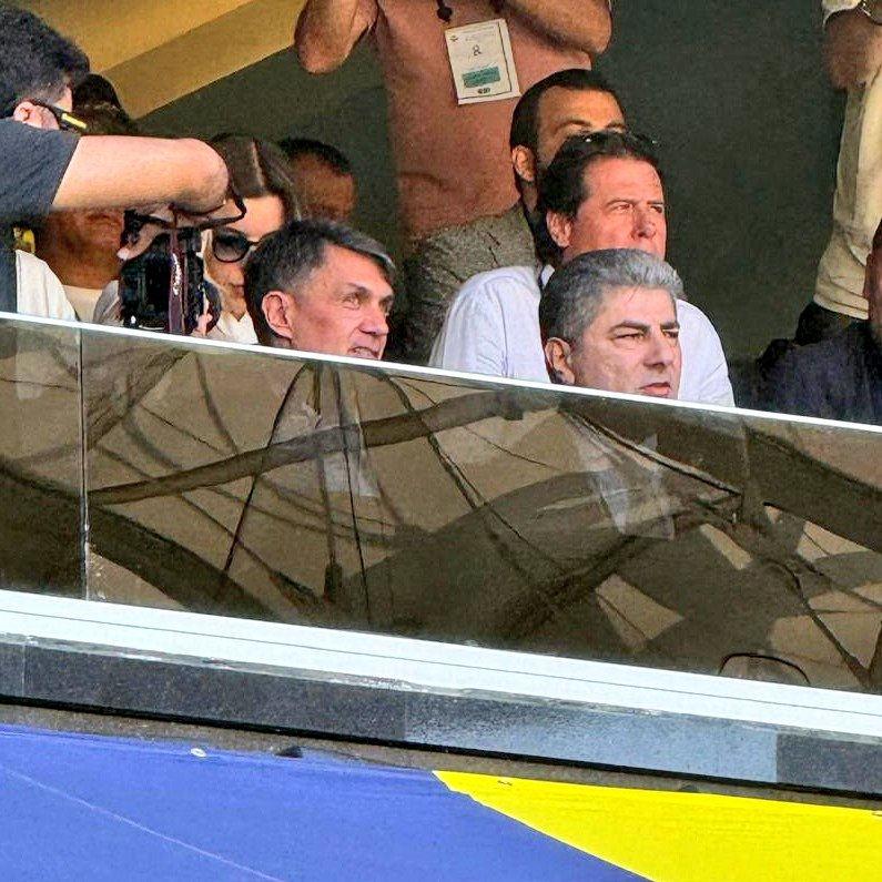 Paolo Maldini ve Hakan Safi, Chobani Stadı'nda bir arada