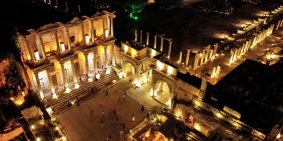 Efes Antik Kenti&rsquo;nde gece m&uuml;zeciliği sezonu başladı
