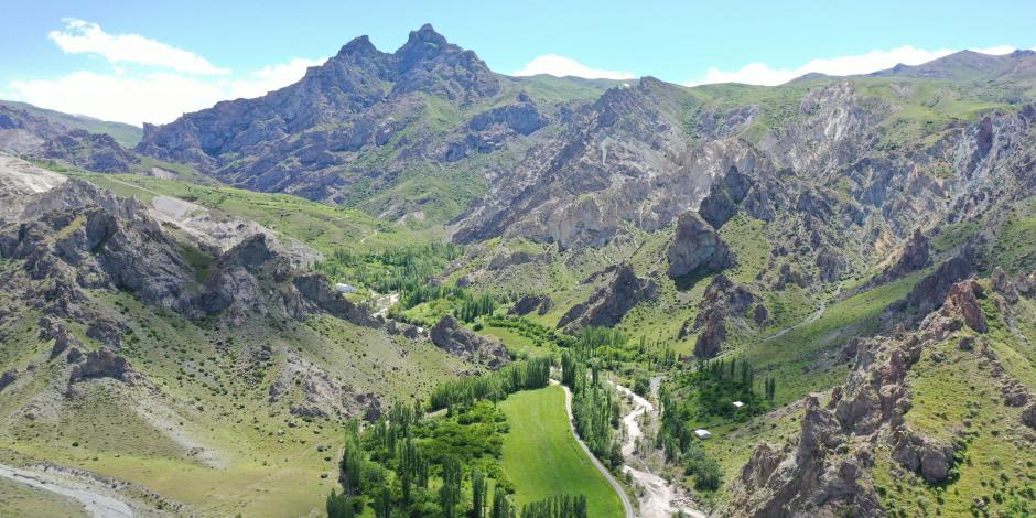 Iğdır&rsquo;da İsvi&ccedil;re manzarası! Alp Dağları&rsquo;ndan fırlamış gibi: Gaziler K&ouml;y&uuml;