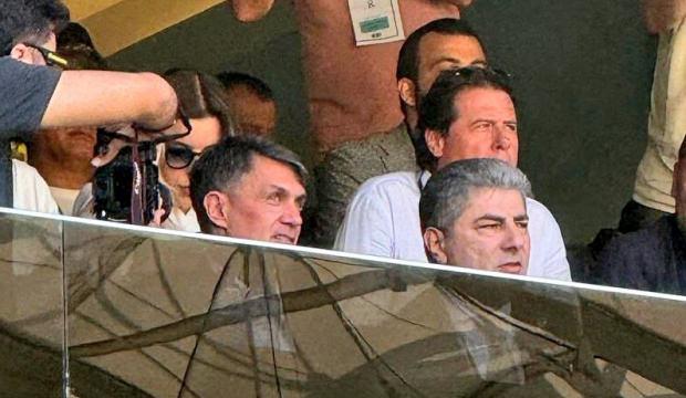 İtalyanların efsane ismi Maldini, Hakan Safi i&ccedil;in kongreye katıldı
