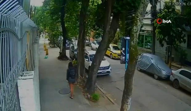 Kaldırımda y&uuml;r&uuml;yen kadın kanalizasyona d&uuml;şt&uuml;, r&ouml;gar kapağı &uuml;st&uuml;ne kapandı