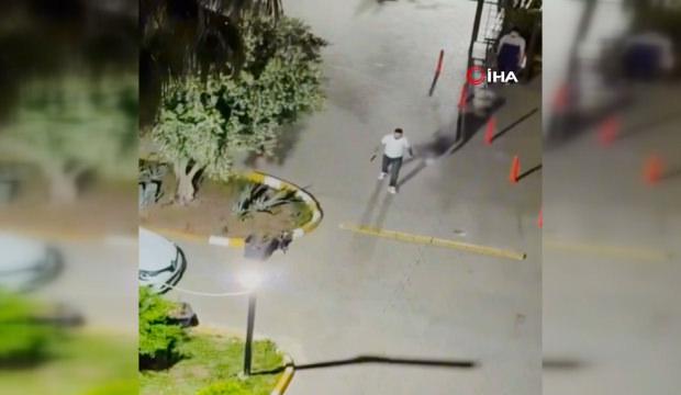 Komşusunun evine otomatik tabancayla ateş a&ccedil;tı