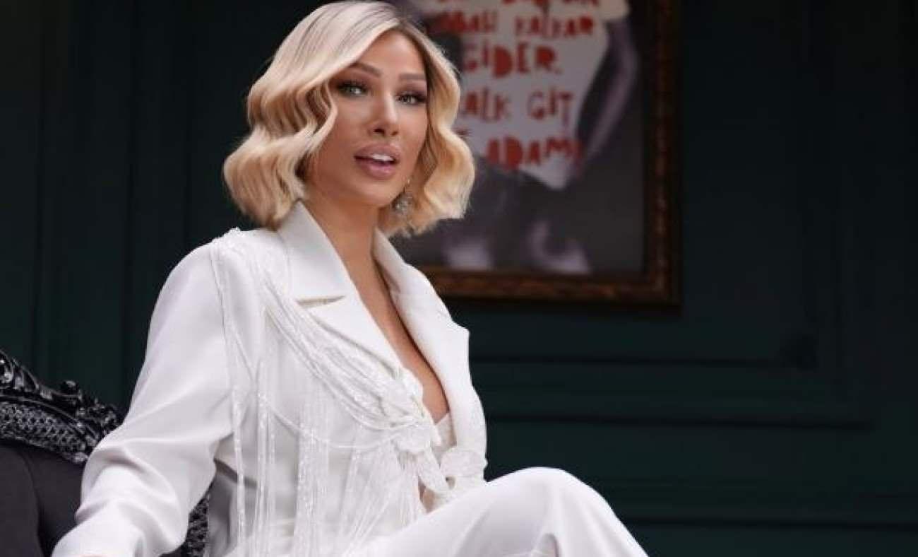 Mersin konserinde kayınvalide s&uuml;rprizi! Seda Sayan'dan ezber bozan s&ouml;zler