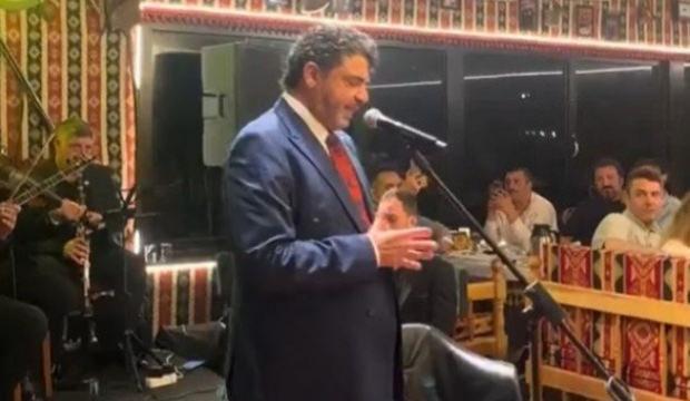 &Ouml;l&uuml;mden d&ouml;nen bir d&ouml;nemin efsanesi Hakan Taşıyan, ciğercide şarkı s&ouml;yledi