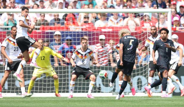 Robinson'dan Almanya'ya m&uuml;thiş gol!