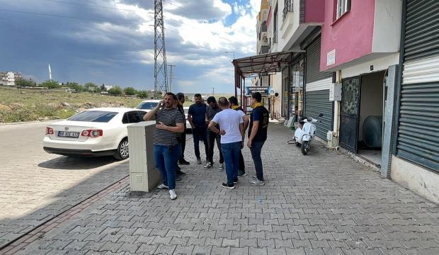 Şanlıurfa'da tartıştığı eşi ve kızını tabancayla vurup ka&ccedil;tı