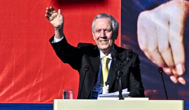 Se&ccedil;imi kazanan Aziz Yıldırım transferler i&ccedil;in s&uuml;re verdi!