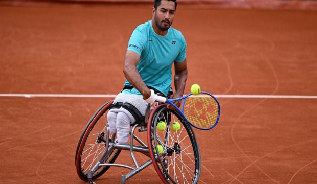 T&uuml;rk tenis&ccedil;iden tarihi başarı! Roland Garros&rsquo;ta finale y&uuml;kseldi