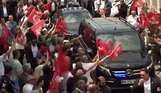 &Ouml;zg&uuml;r &Ouml;zel, CHP'nin makam aracıyla Nevşehir mitingine gitti