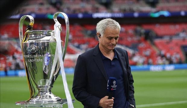13 yıl sonra geri d&ouml;nd&uuml;! Jose Mourinho resmen Real Madrid'de