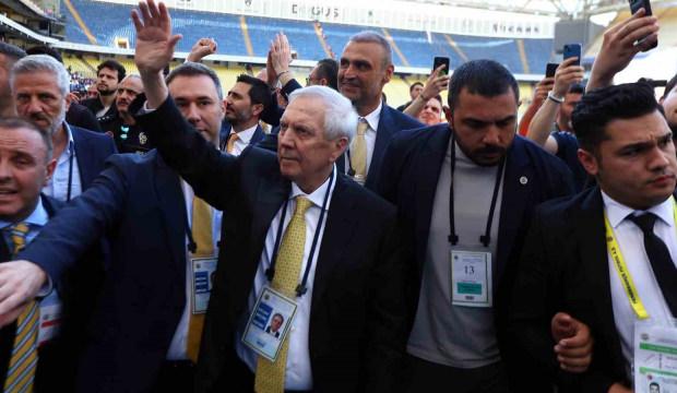 2 eski futbolcudan Aziz Yıldırım'a 'g&ouml;reve hazırız' mesajı! Aykut Kocaman ismi &ouml;n planda
