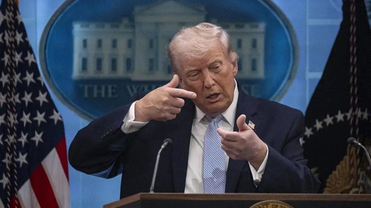 ABD Başkanı Donald Trump açıklama yaparken