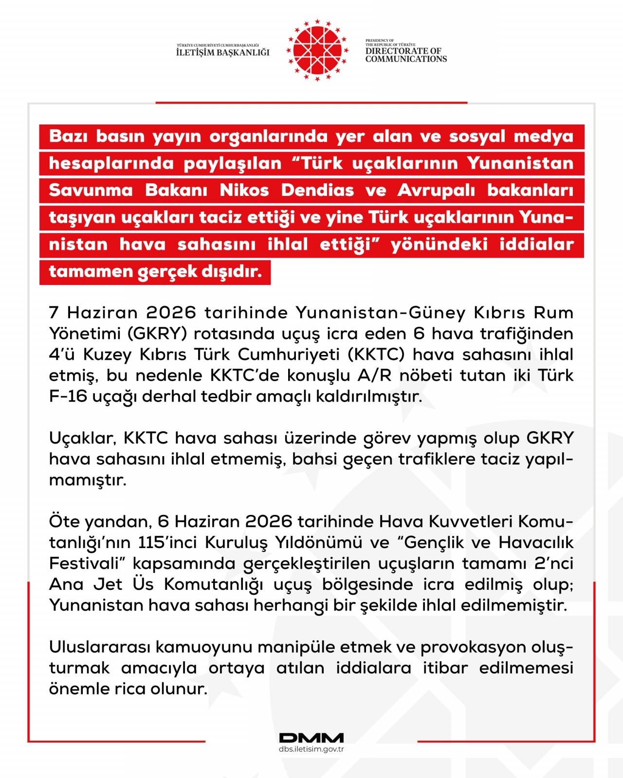 Türk savaş uçağı havada uçarken