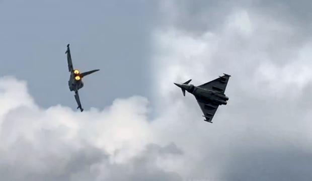 Eurofighter'lar ilk kez T&uuml;rk bayrağıyla havalandı! Resmen tanıtıldılar