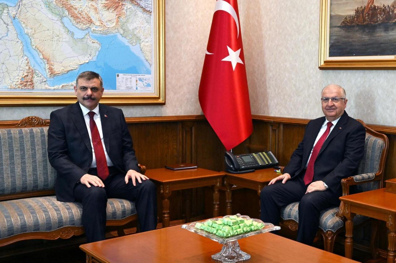 İçişleri Bakanı Mustafa Çiftçi ve Millî Savunma Bakanı Yaşar Güler