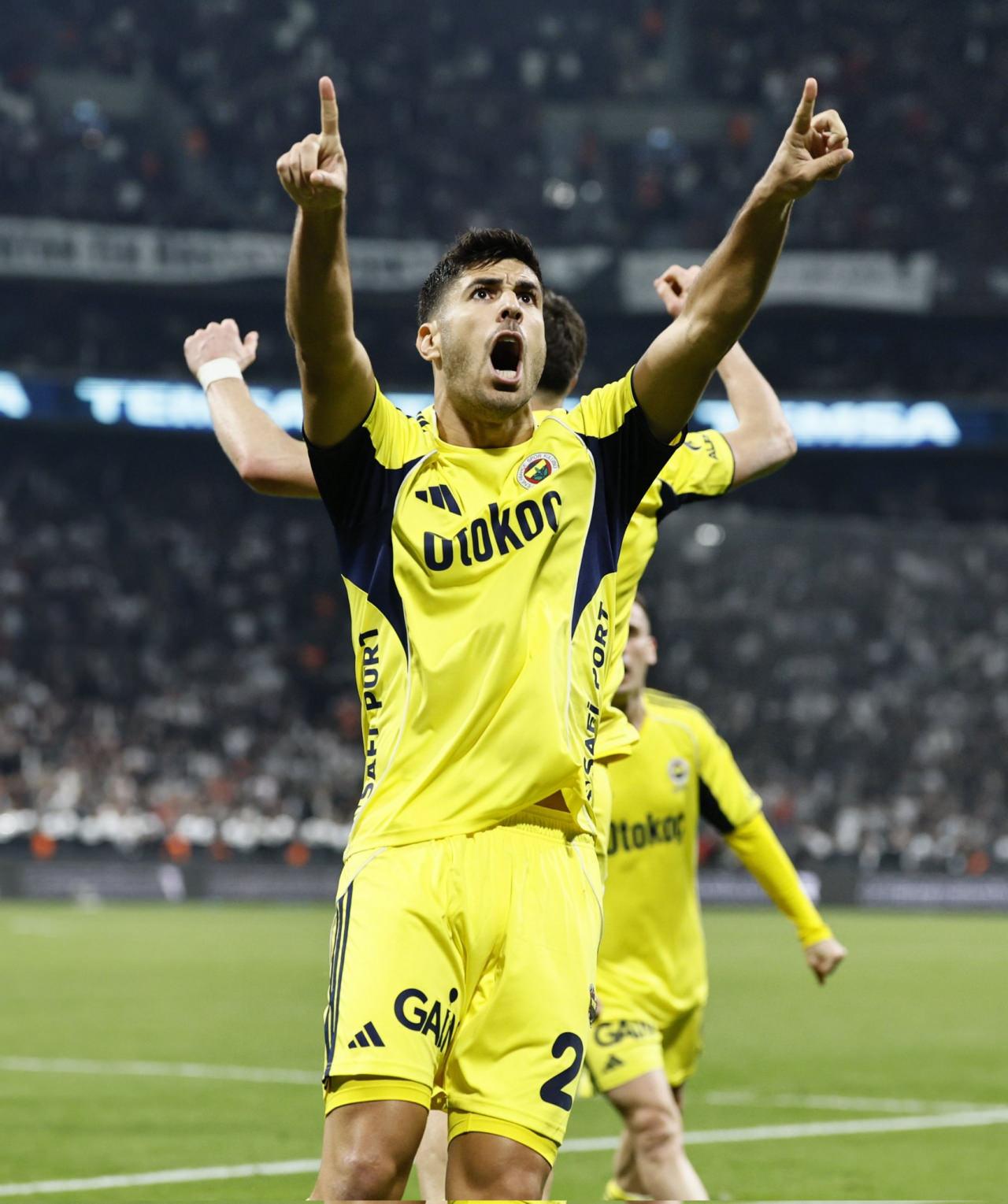 Fenerbahçe'nin İspanyol oyuncusu Marco Asensio'nun maç sırasında çekilmiş fotoğrafı.