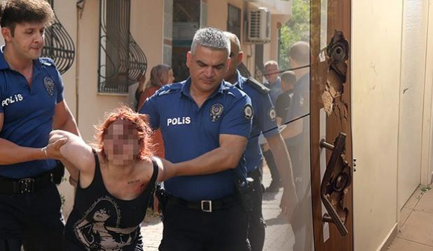 Apartman sakinleri ihbar etti! Kapıyı kırıp, kelep&ccedil;eleyerek &ccedil;ıkardılar 