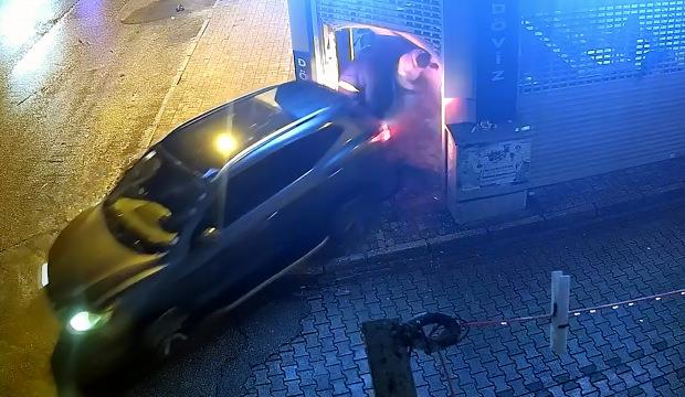 D&ouml;viz b&uuml;rosuna ciple daldılar: Maskeli soyguncular 16 bin dolar &ccedil;aldı