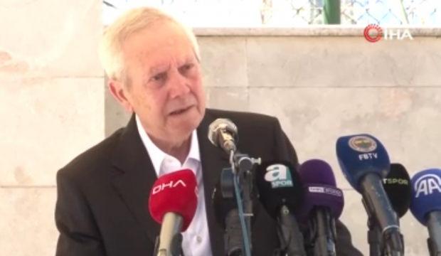 Aziz Yıldırım 'dostum' dediği K&ouml;ksal &Ouml;zbek'in cenazesinde g&ouml;zyaşlarını tutamadı
