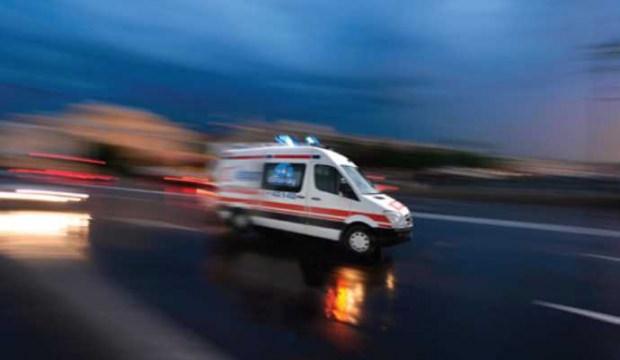Bakırk&ouml;y'de feci kaza: Elektrik direğine &ccedil;arpan motosikletteki 2 kişi hayatını kaybetti