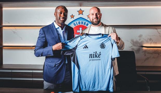Efsane futbolcu 43 yaşında teknik direkt&ouml;r oldu