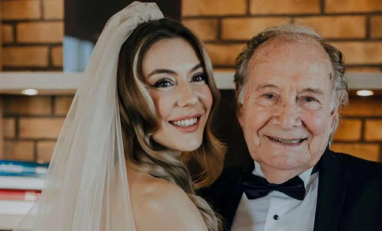 Gelen yorumu g&ouml;r&uuml;nce &ccedil;ıldırdı: Ege K&ouml;kenli dedesiyle paylaştığı fotoğrafı a&ccedil;ıkladı