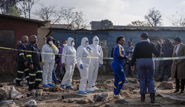 G&uuml;ney Afrika'da silahlı saldırıda 12 kişi &ouml;ld&uuml;