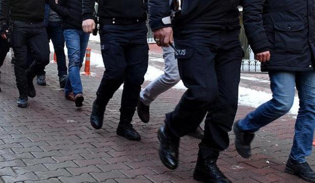 İstanbul merkezli 'r&uuml;şvet' soruşturmasında g&ouml;zaltına alınan 2 kişi tutuklandı
