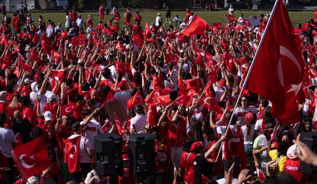 Kanada'da T&uuml;rkiye coşkusu! Binlerce taraftar akın etti