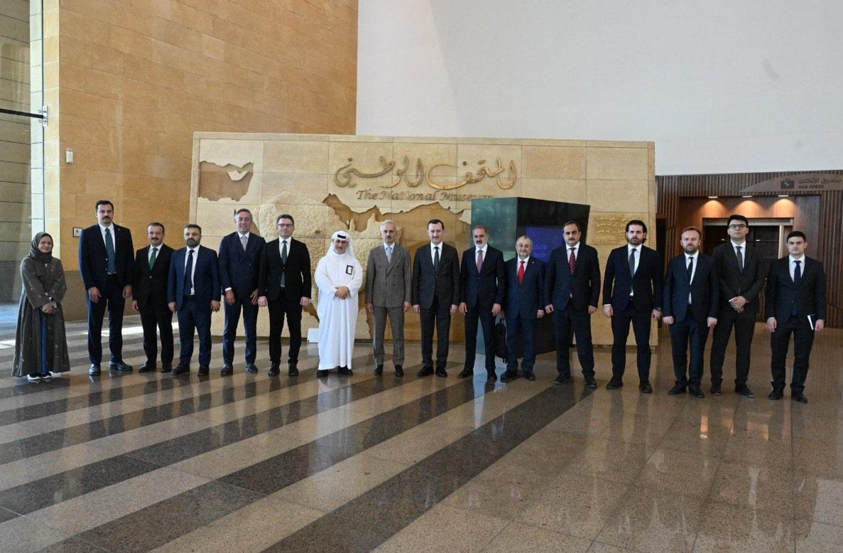 Bakan Uraloğlu ve heyeti Suudi Arabistan Ulusal Müzesi’ni ziyaret etti.