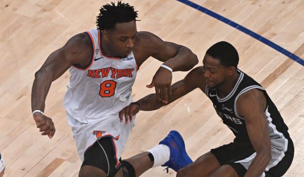 New York Knicks San Antonio Spurs karşısında 29 sayı geriden gelerek kazandı!