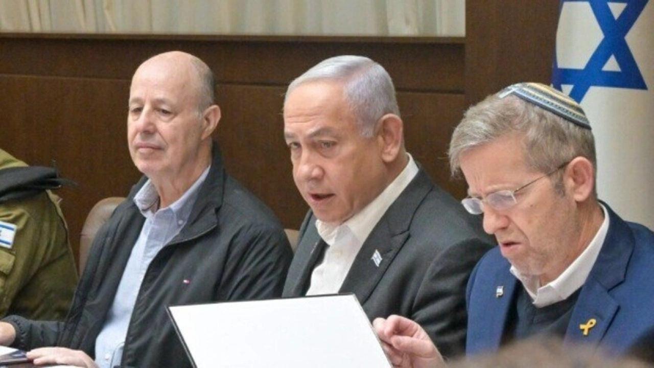 İsrail ve İran arasındaki gerilimin arttığı bir dönemde Binyamin Netanyahu'nun güvenlik kabinesini topladığına dair bir görsel.