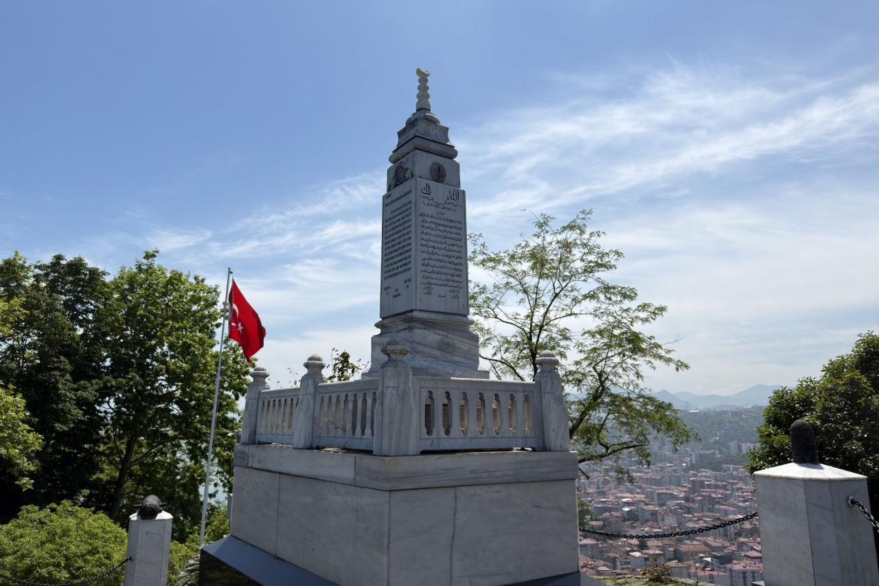 Milli Mücadele Kahramanı Topal Osman Ağa’nın anıt mezarı