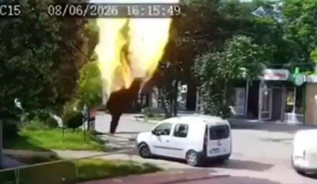 Rus İHA'sı otob&uuml;s durağına d&uuml;şt&uuml;! 2 &ouml;l&uuml; 15 yaralı