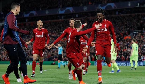 Şampiyonlar Ligi ve Premier Lig kazanmıştı! Yıldız golc&uuml; 31 yaşında emekli oldu