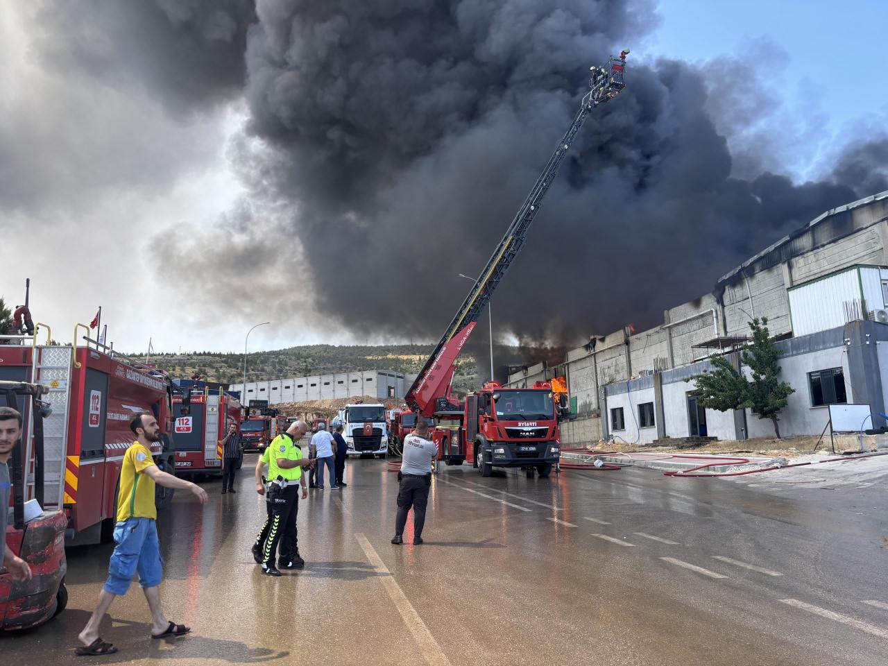 Gaziantep’te fabrika yangın.