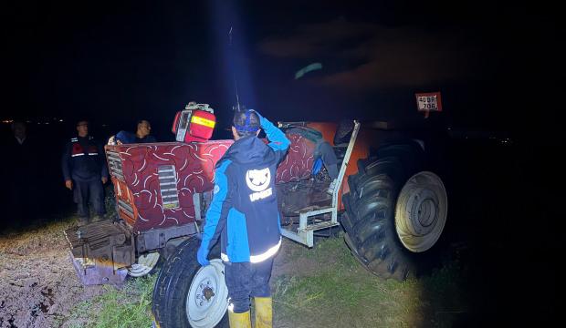 Tarlasına gitmişti... Saatler sonra trakt&ouml;r&uuml;nde &ouml;l&uuml; bulundu