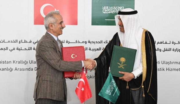 T&uuml;rkiye ve Suudi Arabistan imzaları attı: Demiryolu bağlantısı kuruluyor