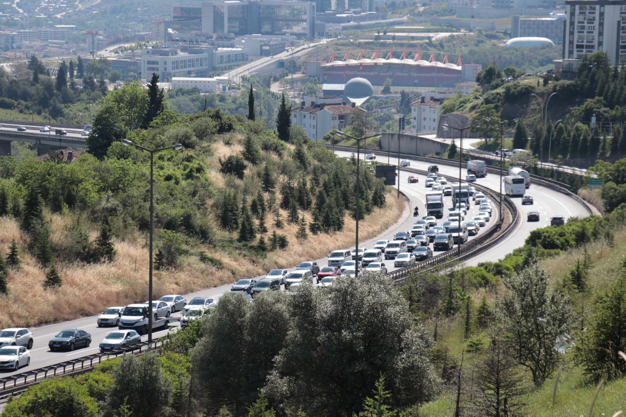 Anadolu Otoyolu'nda devam eden yol çalışmaları