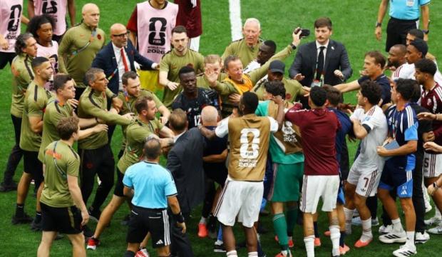 2026 D&uuml;nya Kupası'nın en gergin ma&ccedil;ı! 6-0 sonrası kavga &ccedil;ıktı
