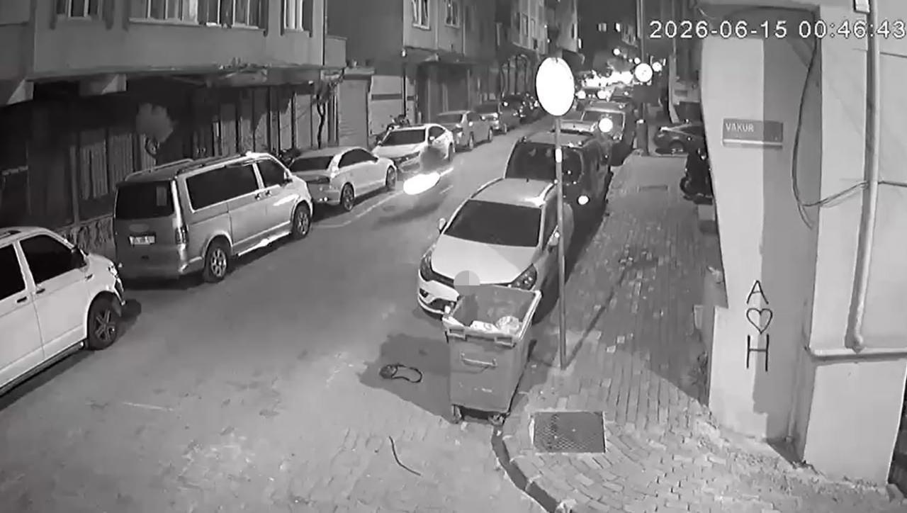Katilin kaçtığı anlar güvenlik kamerasına yansıdı.