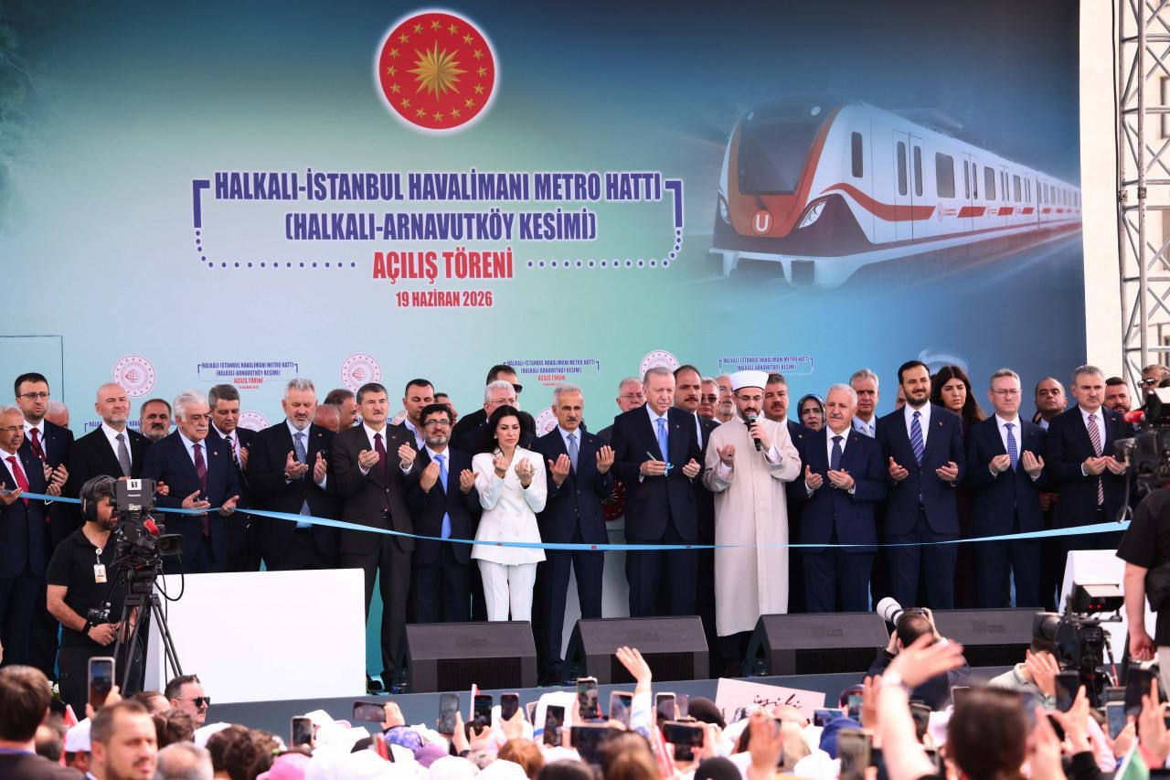 İstanbul'un en uzun metrosu açıldı: Havalimanı 30 dakikaya düştü