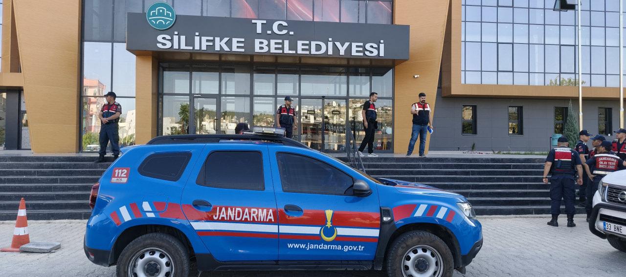 Silifke Belediye Başkanı Mustafa Turgut dahil çok sayıda kişi gözaltında.